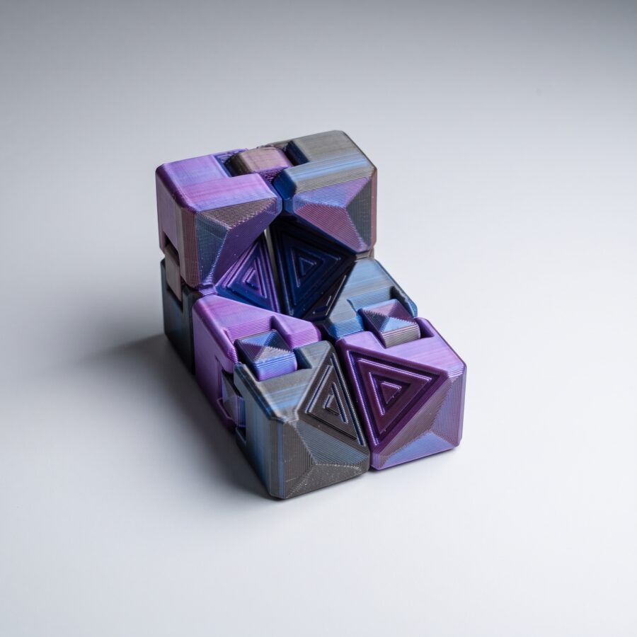 Kapalı konumda infinity cube menteşe detayı